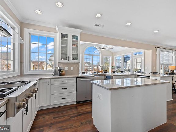 2nd image of 16128 Hinman Pl