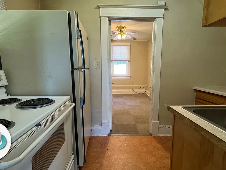 304 W Walnut St #4 — Photo 7