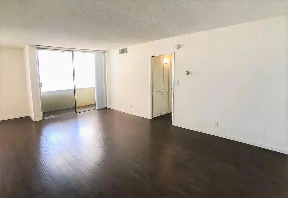 1 bed, 800 sqft, $2,350 — Photo 3