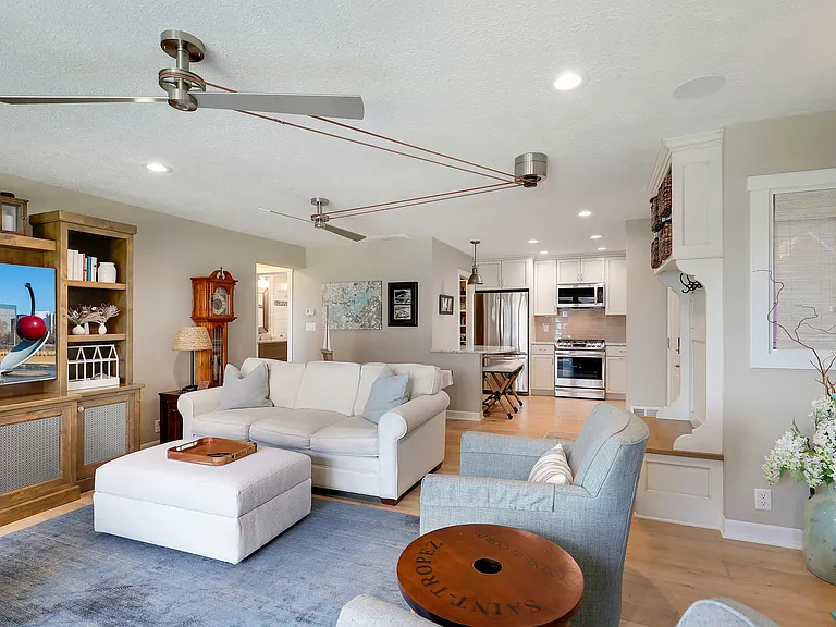 411 Lake St — Photo 15