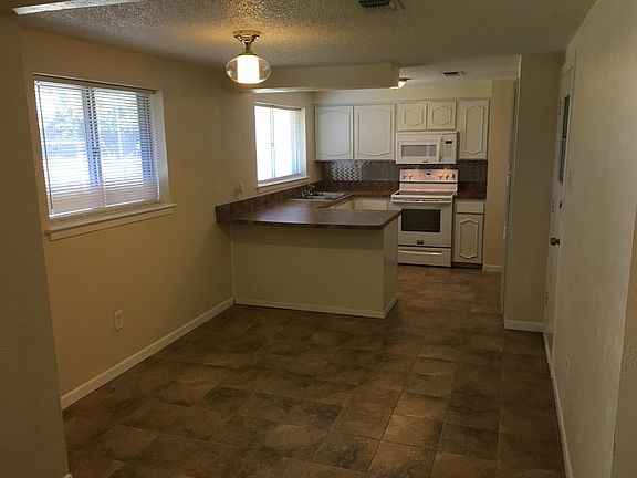 4th image of 817 Meadowlark Dr