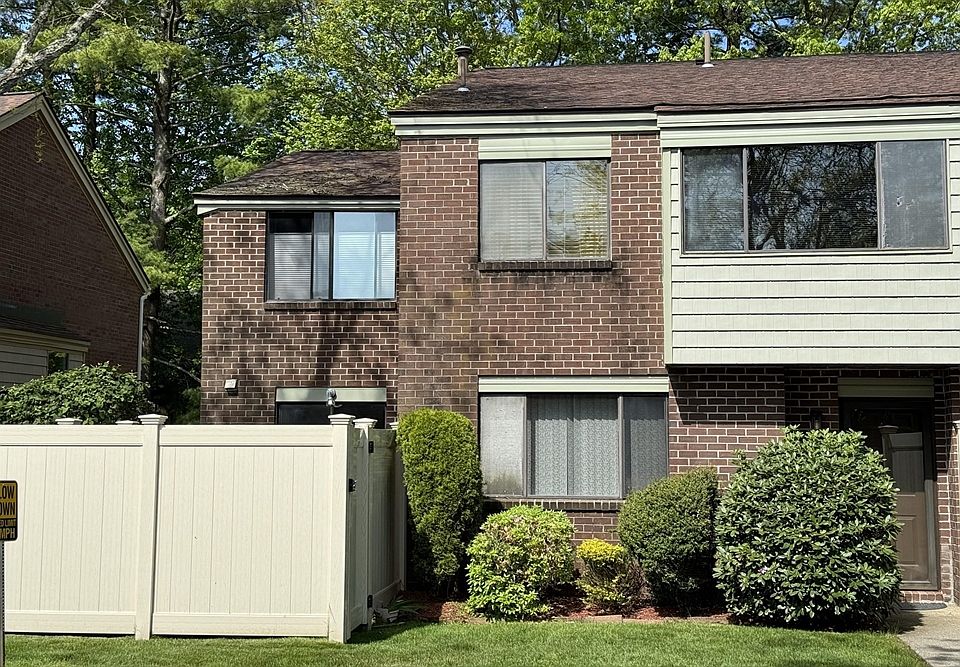 1st image of 120 Greenbrook Dr #120