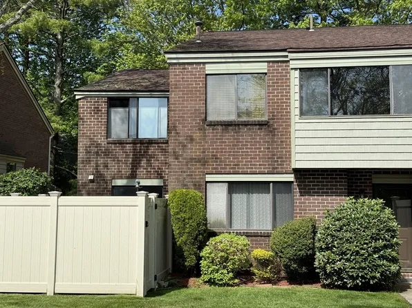 120 Greenbrook Dr #120, Stoughton, MA 02072