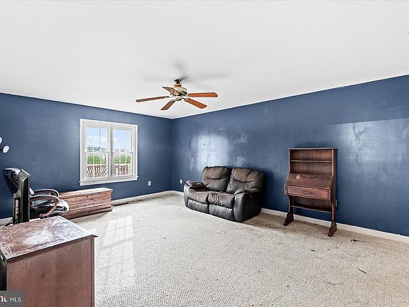 4th image of 1606 Prospect Hill Rd