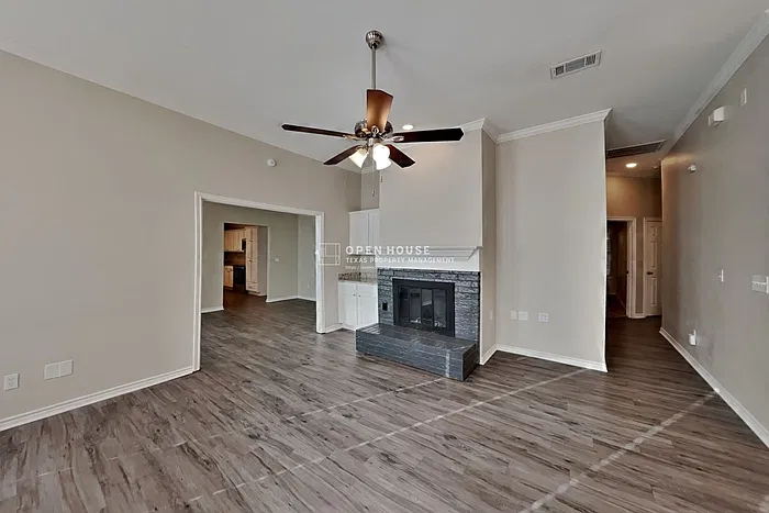 3 bed, 2.0 bath, 1627 sqft, $2,660 — Photo 3