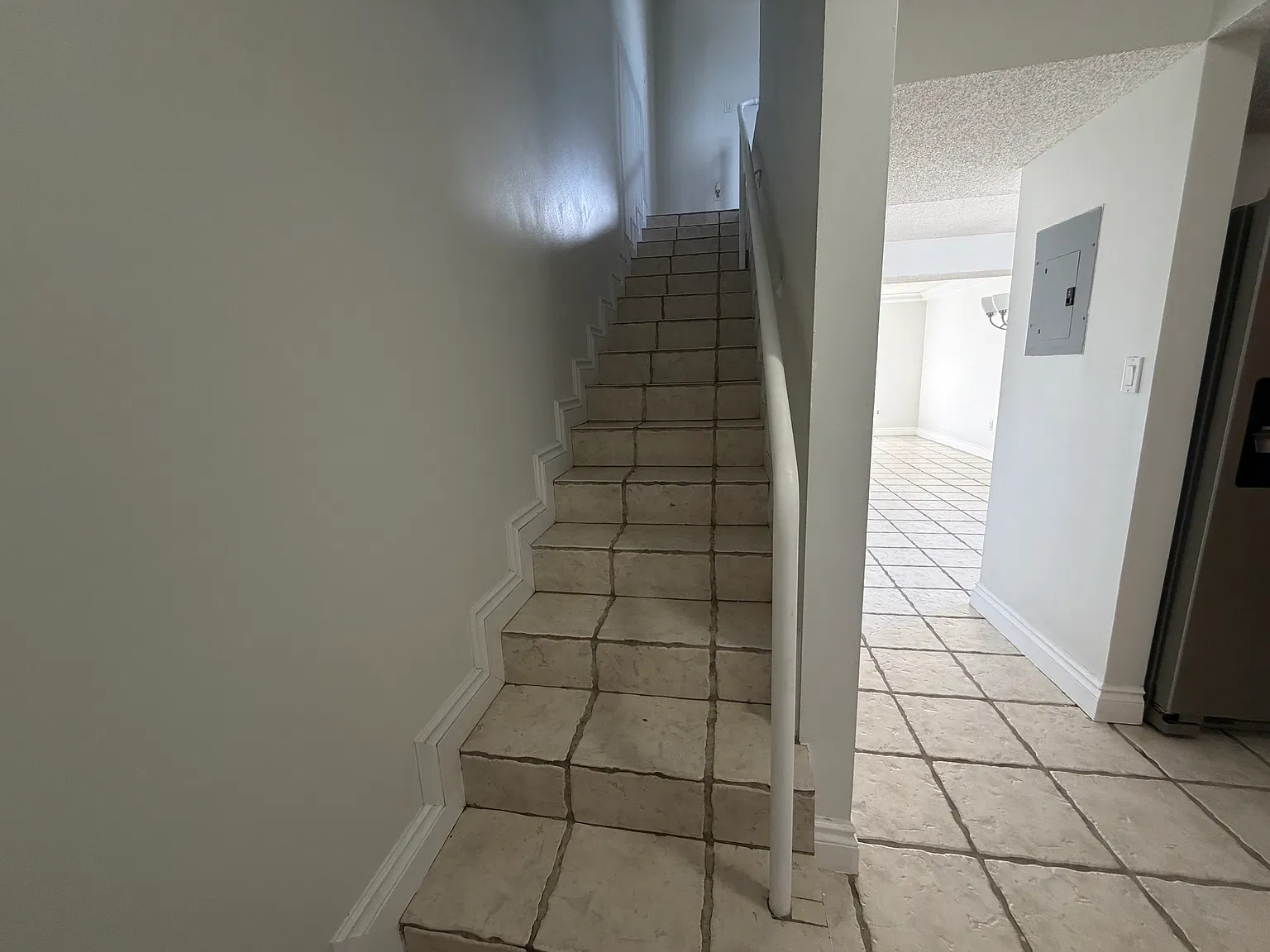 2 bed, 1.5 bath, 1002 sqft, $2,200 — Photo 3