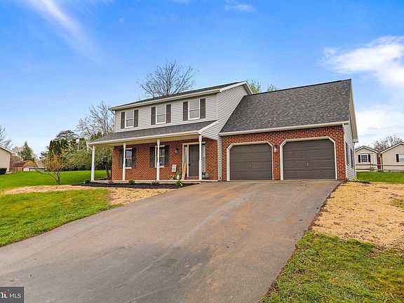 3rd image of 1560 Buttercup Dr