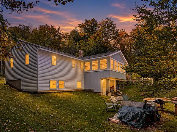 31 Old Carriage Rd, Becket, MA 01223