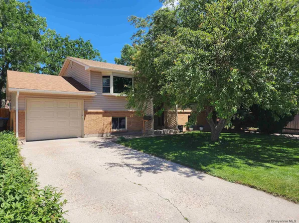 6819 Manhattan Ln, Cheyenne, WY 82009