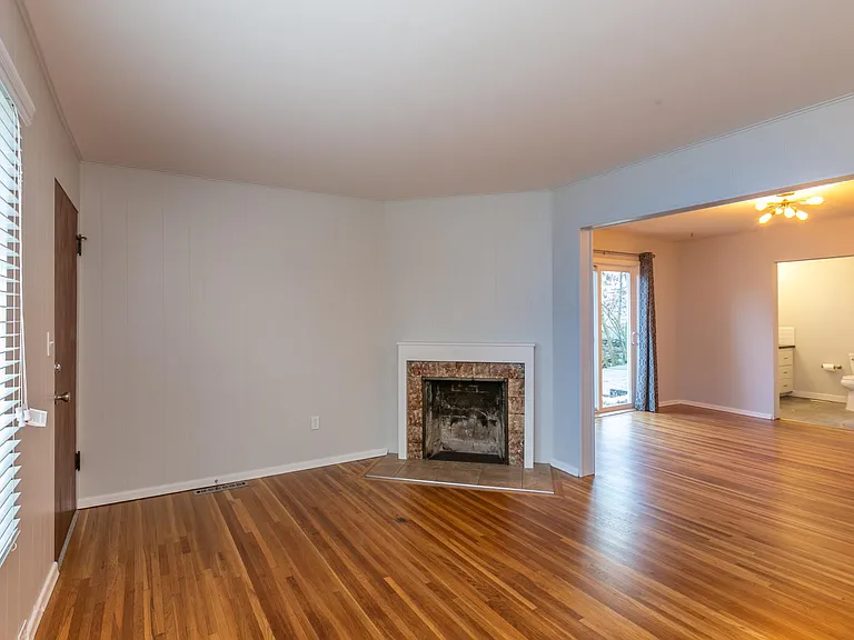 1823 W 1st Ave — Photo 5