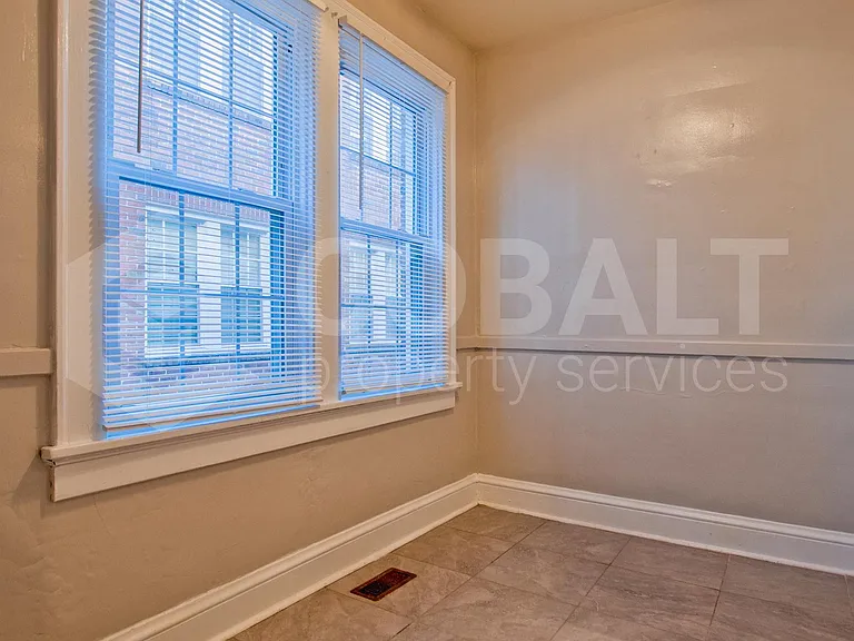 993 N Highland Ave NE #7 — Photo 5