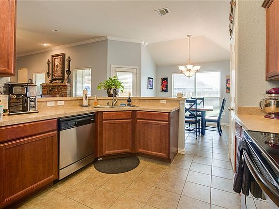 4th image of 332 Vista Way Dr