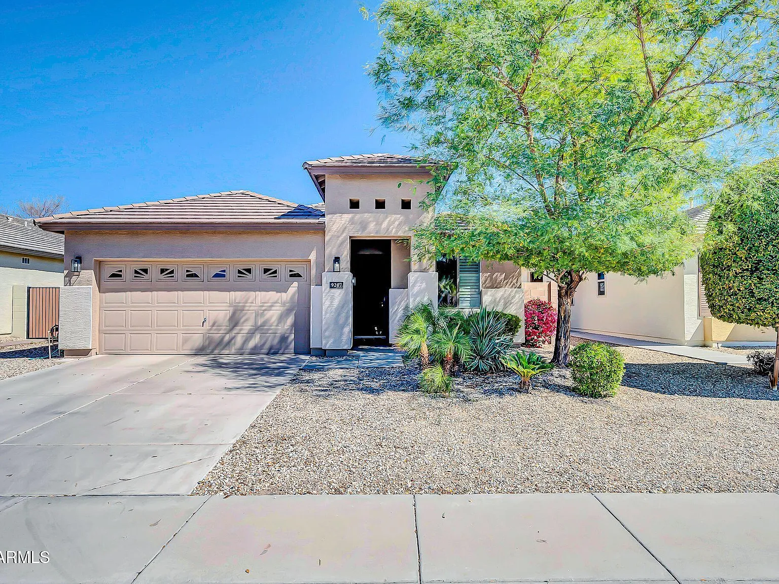 4 bed, 3.0 bath, 1818 sqft, $2,400 — Photo 1
