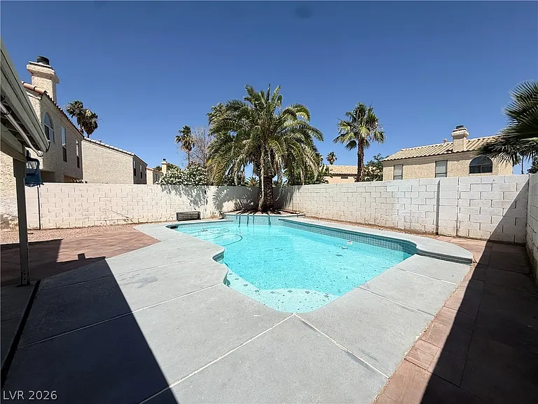 2066 Waverly Cir — Photo 19