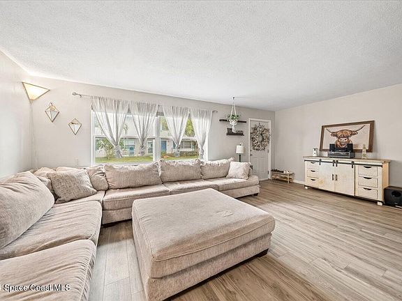 5th image of 15 Arthur Ct