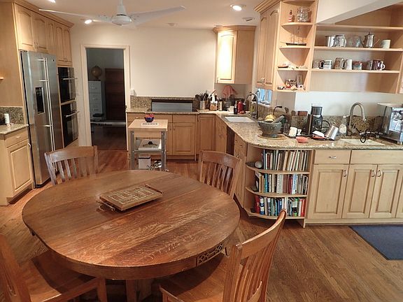 Kitchen nook/second sink