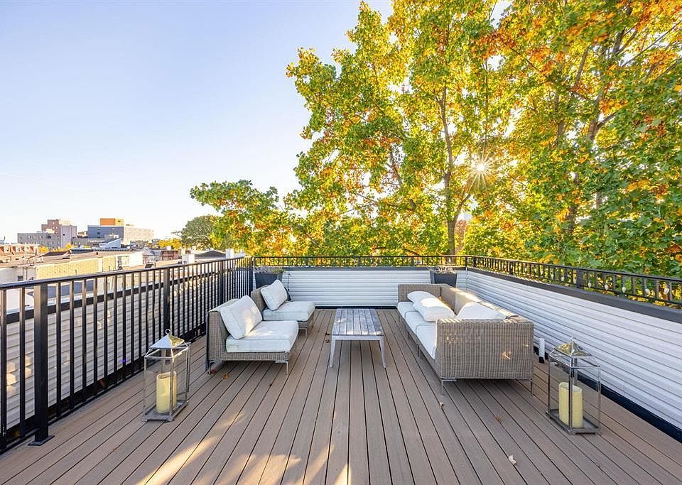 1st image of 25 Waverly St #2