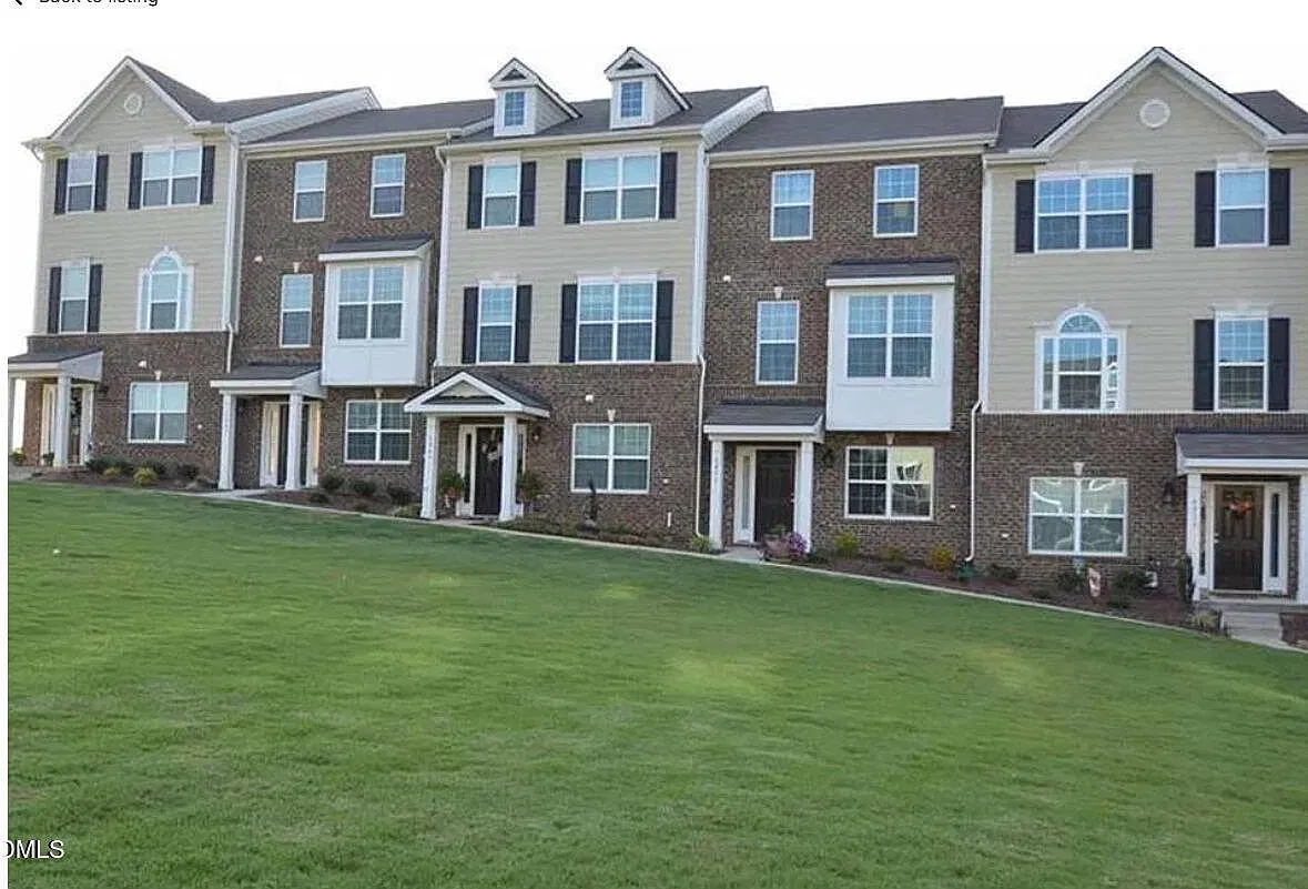 4 bed, 3.5 bath, 1700 sqft, $1,895 — Photo 2