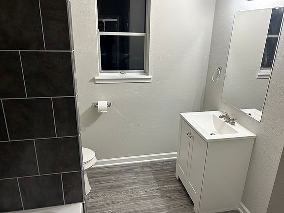 3rd image of 207 Sunset Heights Ave
