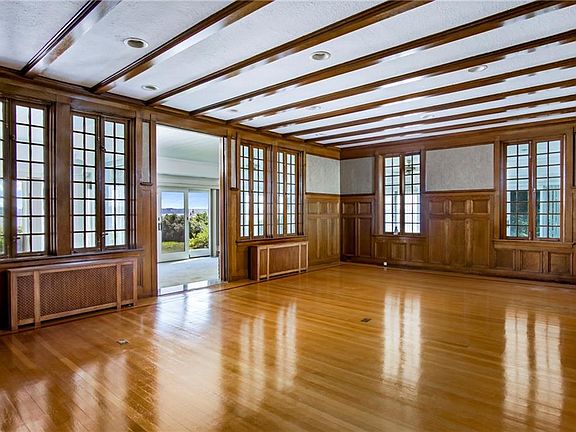 5th image of 10 Seaview Ave