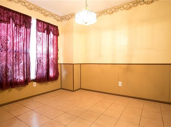 3rd image of 307 Meadowglen Dr