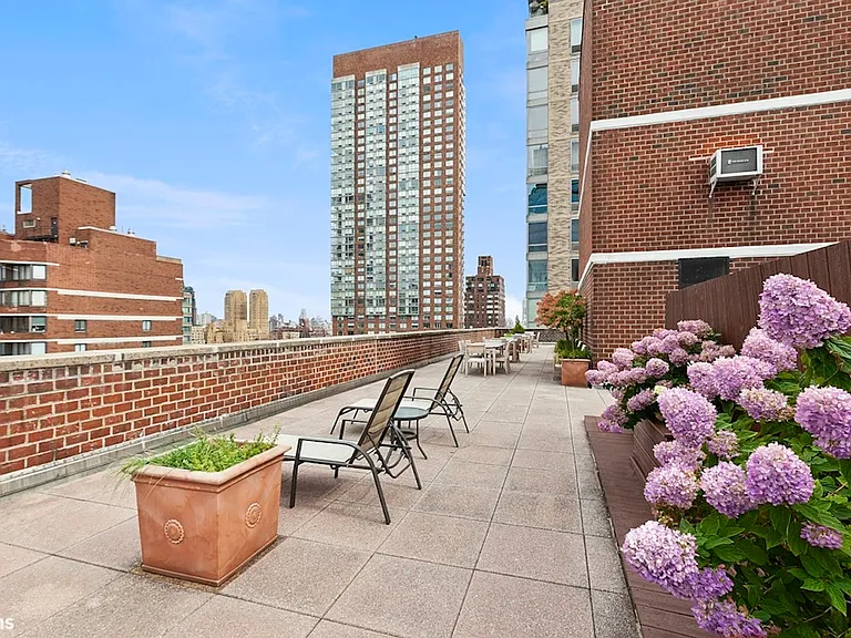 130 W 67th St #20B — Photo 9