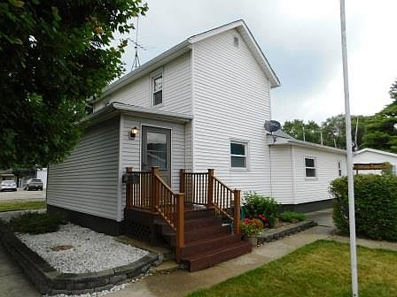 1st image of 700 E Oak St