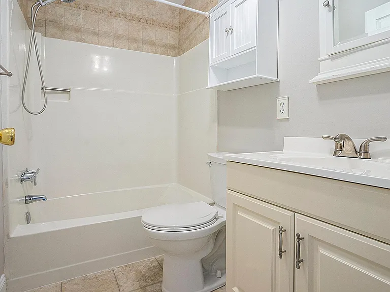 2280 Suzann Dr — Photo 24
