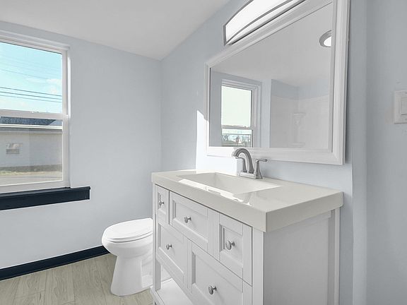 3rd image of 837 Clarendon Ave