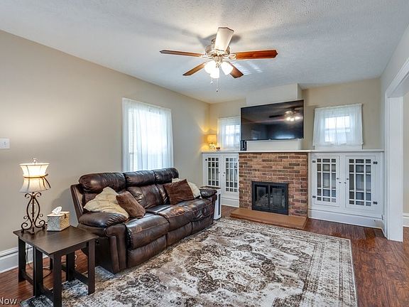 4th image of 77 Devonshire Dr