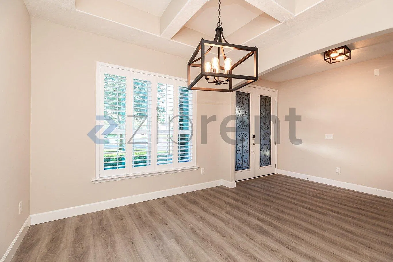 4 bed, 2334 sqft, $4,800 — Photo 4