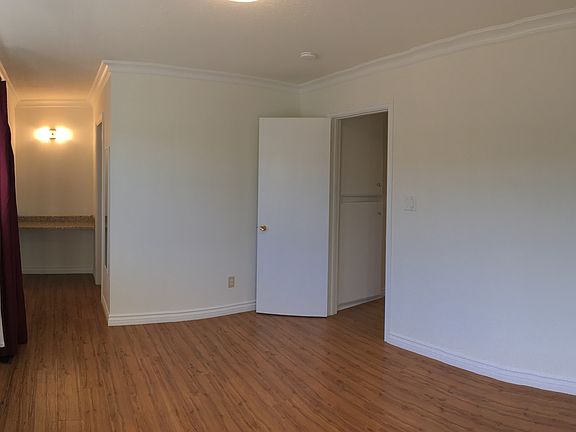 4th image of 11027 Slater Ave