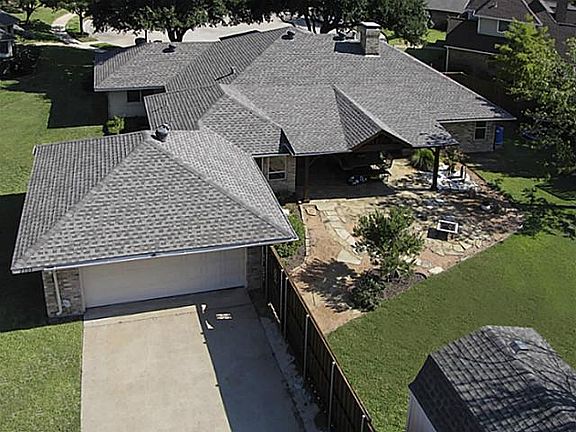 3rd image of 2202 Shady Oaks Ct