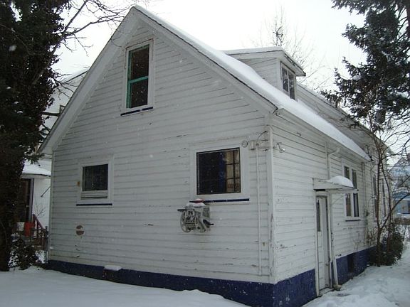 4th image of 9815 Sophia Ave