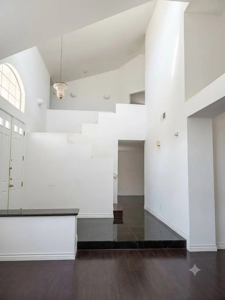 2343 Wilson Ave — Photo 4