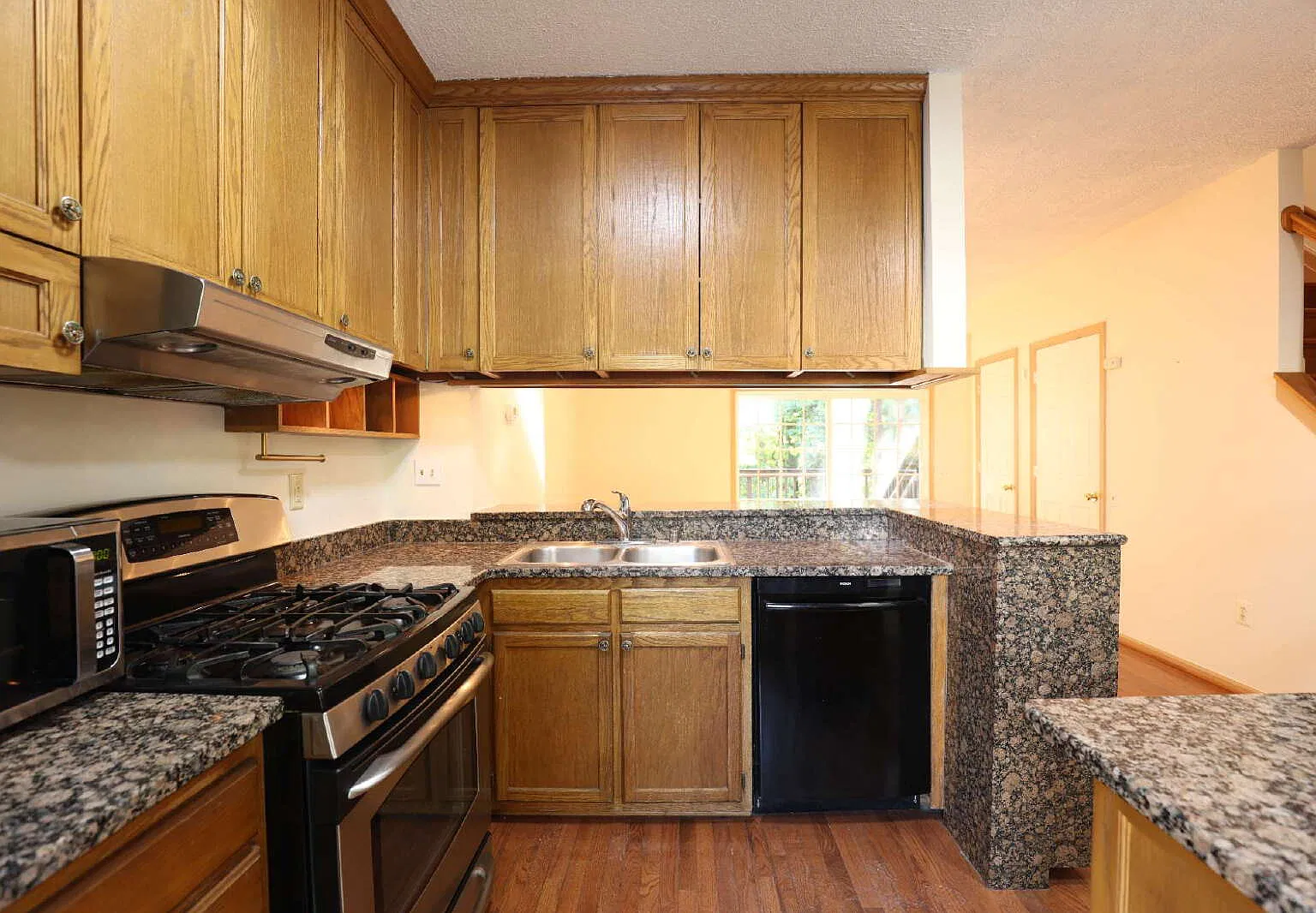 2 bed, 2.5 bath, $2,800 — Photo 3