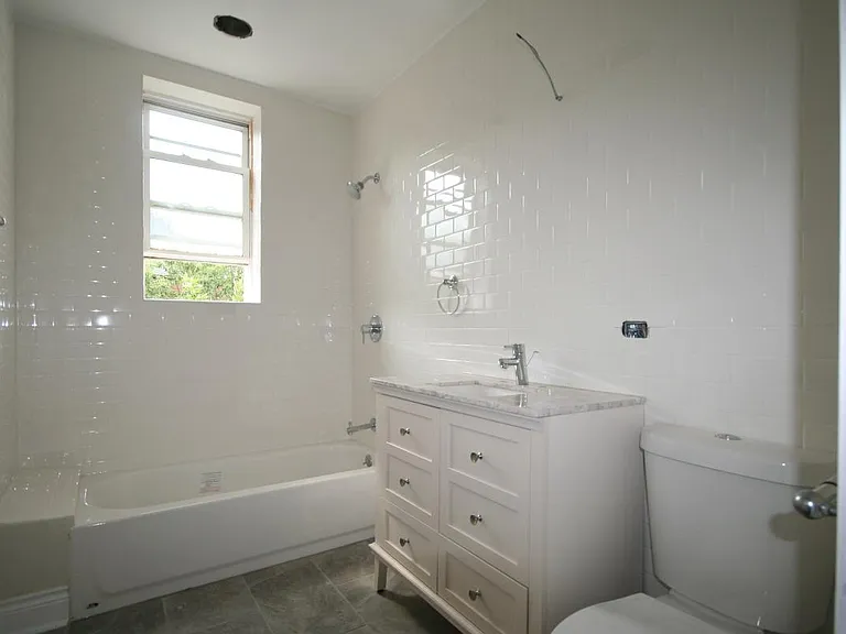 2658 W 23rd St #3R — Photo 3