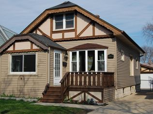 2028 S 91st St, West Allis, WI 53227