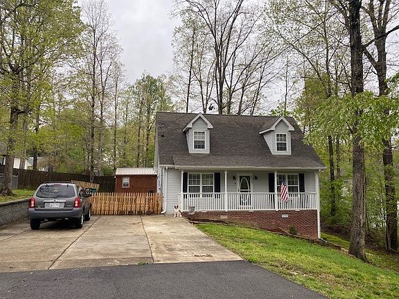 2nd image of 1015 Pin Oak Dr
