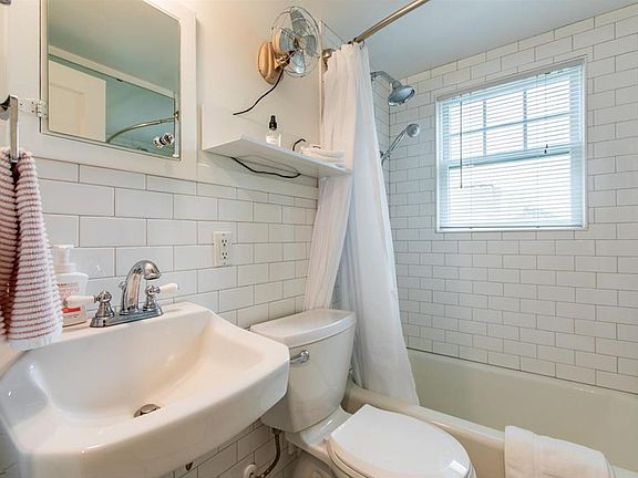 5th image of 538 4th Ave NW