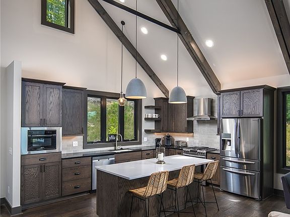 3rd image of 137 Sweetspire Lane