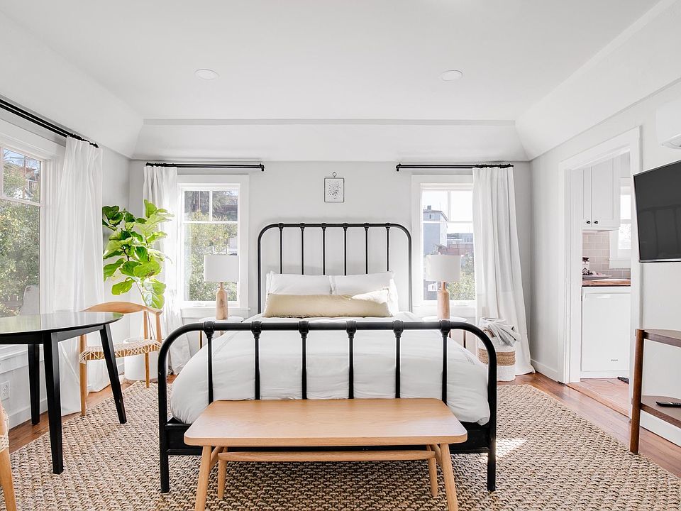 1st image of 1063 N Rowan Ave #1/2