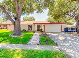 6402 Ridge Pass Dr, San Antonio, TX 78233