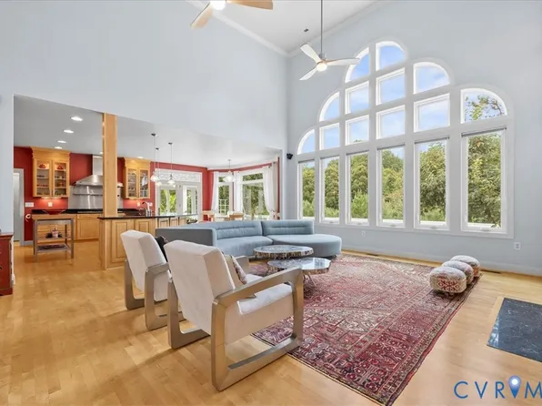 11807 Middlecoff Dr, Chester, VA 23836