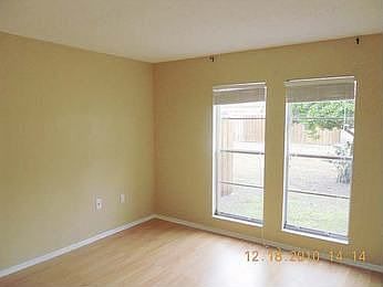 5th image of 304 Dorchester Sq