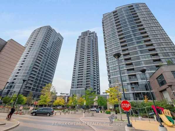 1 Valhalla Inn Rd #1809, Toronto, ON M9B 1S9