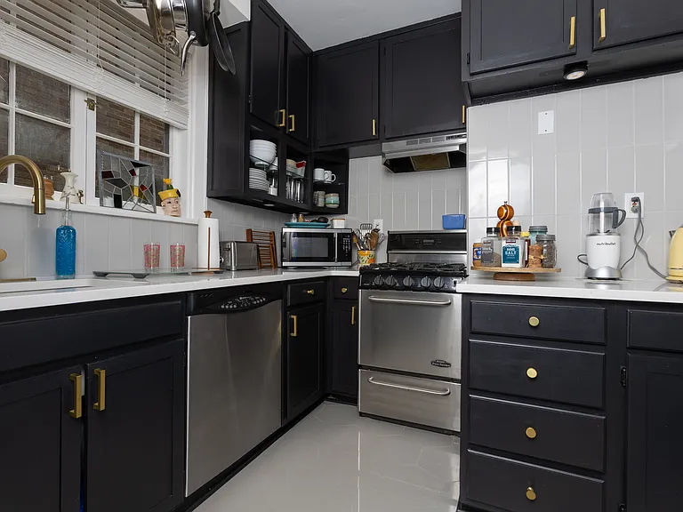 1300 Everett Ave #4 — Photo 4