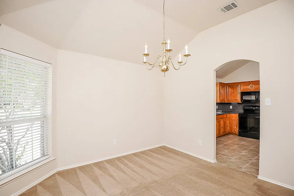 3 bed, 2.0 bath, 1596 sqft, $2,180 — Photo 4