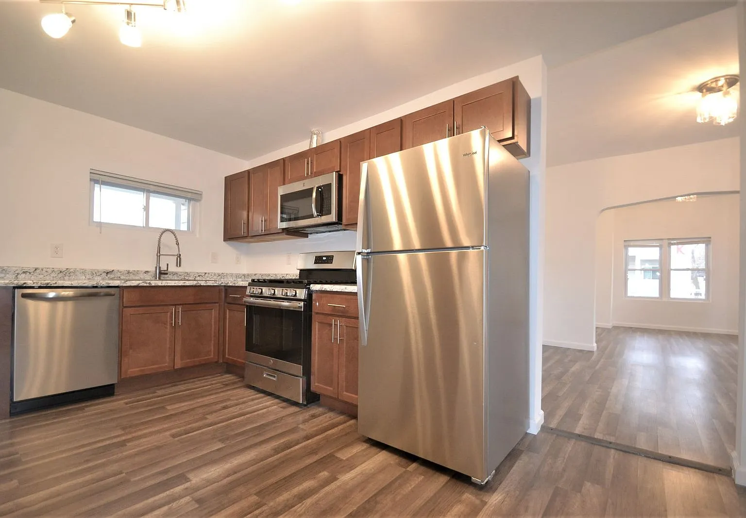 2 bed, 800 sqft, $1,350 — Photo 2