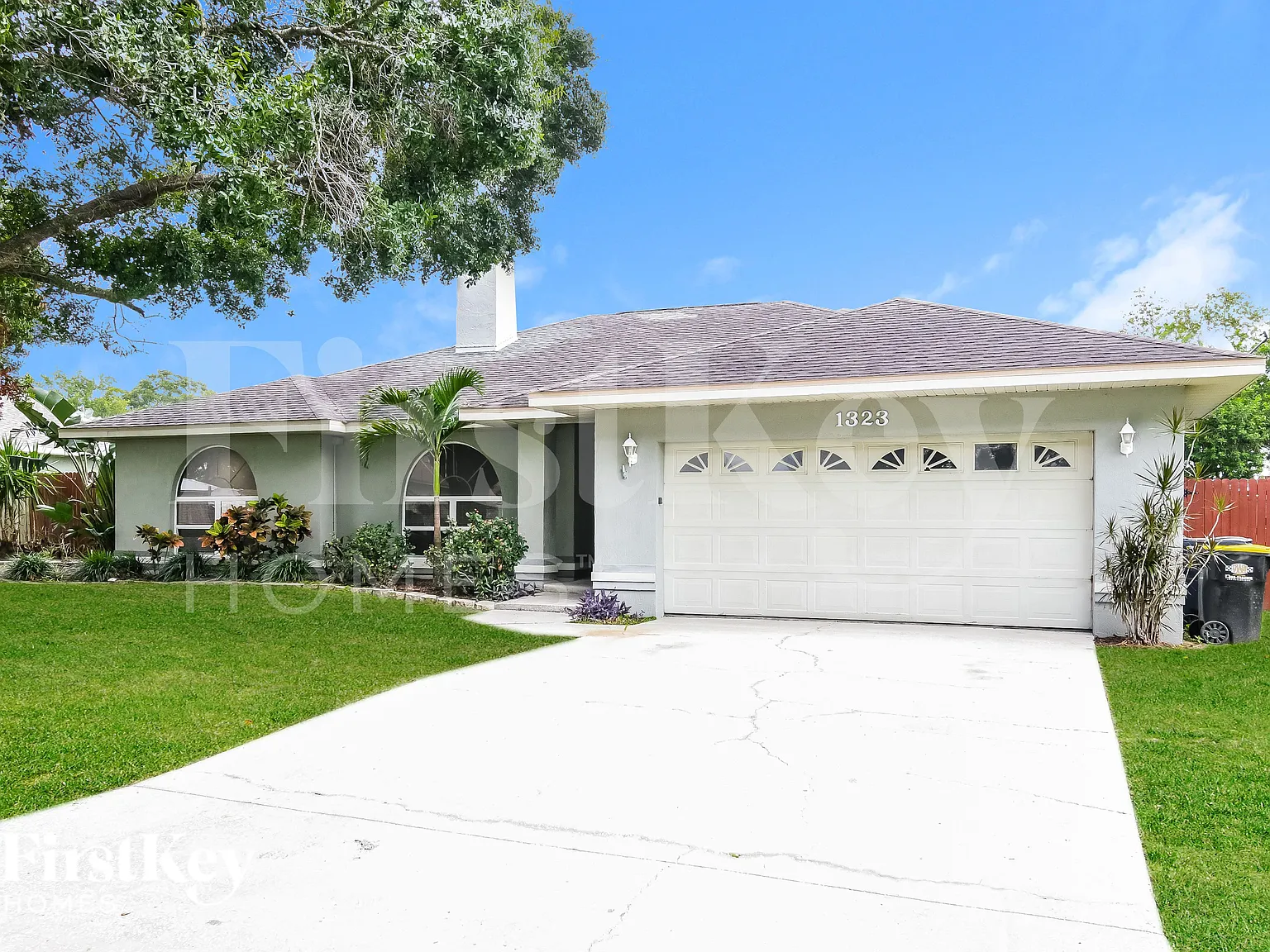 3 bed, 2.0 bath, 1709 sqft, $1,965 — Photo 2